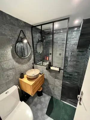 Salle de bains dans l'établissement DUPLEX HYPER CENTRE - 4 pers - REFAIT A NEUF
