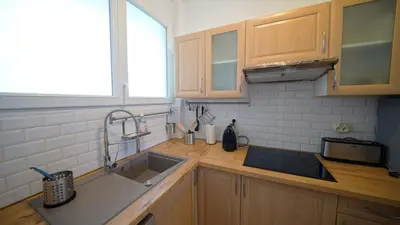Cuisine ou kitchenette dans l'établissement Caen: F2 Cosy au cœur du centre ville