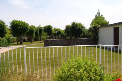 Jardin de l'établissement Appartement cosy à Montmartin 27m² avec piscine partagée