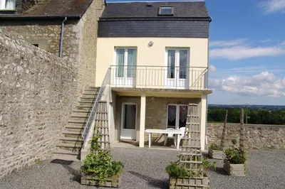 Balcon ou terrasse dans l'établissement Appartement cosy à Montmartin 27m² avec piscine partagée
