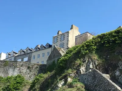 Plan de l'établissement MAISONNETTE de charme avec cour privative Haute-Ville GRANVILLE