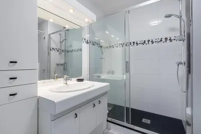 Salle de bains dans l'établissement Le Proust