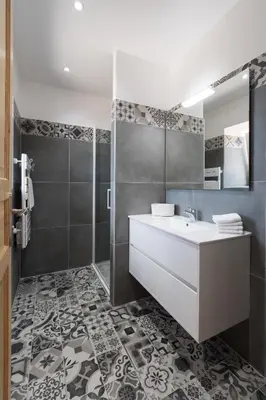 Salle de bains dans l'établissement LA VALLEE JOLY
