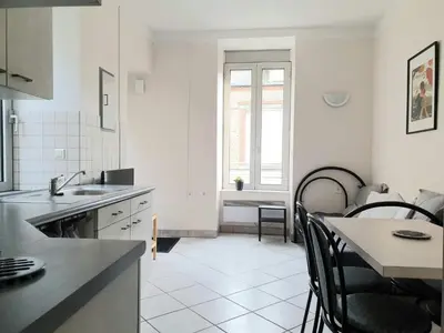 Cuisine ou kitchenette dans l'établissement Appartement au n°1 centre d'Avranches