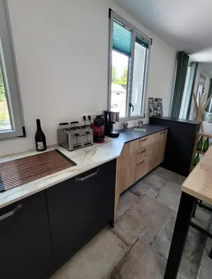 Cuisine ou kitchenette dans l'établissement LE LAVOIR Classé 5***** BAYEUX Centre 9 Personnes