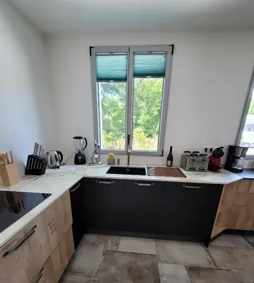 Cuisine ou kitchenette dans l'établissement LE LAVOIR Classé 5***** BAYEUX Centre 9 Personnes