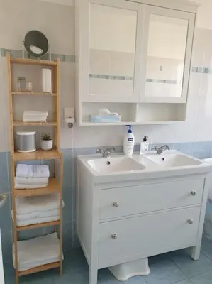 Salle de bains dans l'établissement Maison de ville située à 8 kms du Mont St Michel