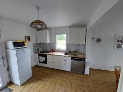 Cuisine ou kitchenette dans l'établissement Grande maison de 4 chambres, 9 couchages proche du Mont Saint Michel