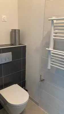 Salle de bains dans l'établissement Villa La Luciole Piscine interieure