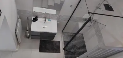 Salle de bains dans l'établissement Aux belles pierres