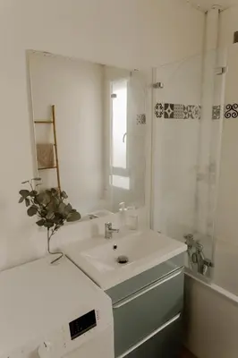 Salle de bains dans l'établissement Belle appartement lumineux -Tram au pied de l'immeuble -