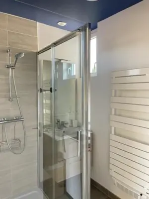 Salle de bains dans l'établissement Maison indépendante 