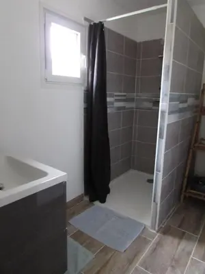 Salle de bains dans l'établissement Gîte T'ché Dédée