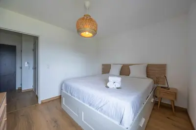 Un ou plusieurs lits dans un hébergement de l'établissement Superbe appartement neuf avec un grand balcon - Cabourg - Welkeys
