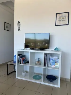 Bibliothèque dans la maison de vacances