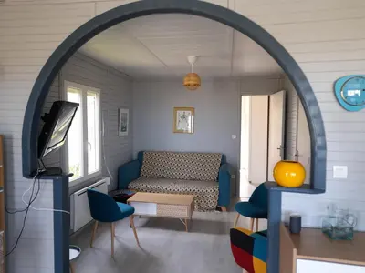 Coin salon dans l'établissement Maison les pieds dans la mer
