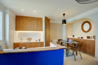 Cuisine ou kitchenette dans l'établissement Villa Les Hirondelles - Appartement avec Jardin Front de mer