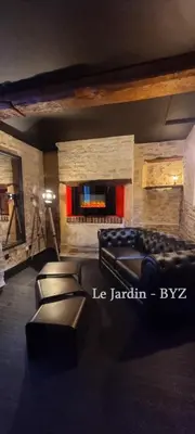 Un ou plusieurs lits dans un hébergement de l'établissement Bayeuzen Le Jardin - Nuit Romantique et Spa Privatif Bayeux