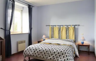 Un ou plusieurs lits dans un hébergement de l'établissement 4 Bedroom Pet Friendly Home In Portbail