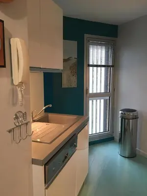 Cuisine ou kitchenette dans l'établissement A 50m de la mer