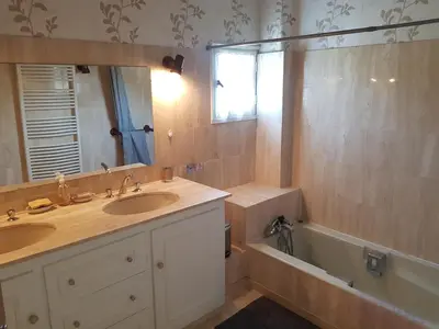 Salle de bains dans l'établissement CLOS PAGNY