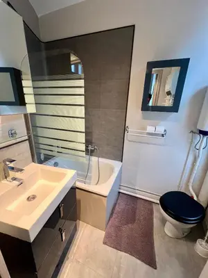 Salle de bains dans l'établissement Escale en Ville Appart entier T2 centre ville de Cherbourg