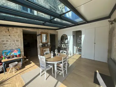 Cuisine ou kitchenette dans l'établissement Le 33 Maison de charme coeur Cotentin