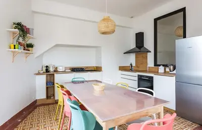 Cuisine ou kitchenette dans l'établissement Saint-Exupéry - Bel appartement rénové - Parking