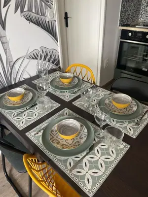 Cuisine ou kitchenette dans l'établissement Appt centre de Courseulles - 100m de la plage