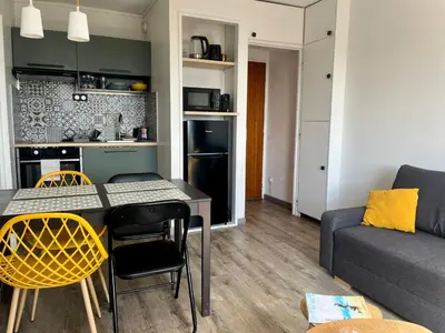 Cuisine ou kitchenette dans l'établissement Appt centre de Courseulles - 100m de la plage
