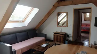Coin salon dans l'établissement Maris Domus près des plages du débarquement