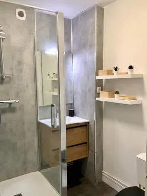 Salle de bains dans l'établissement Valentin in Caen