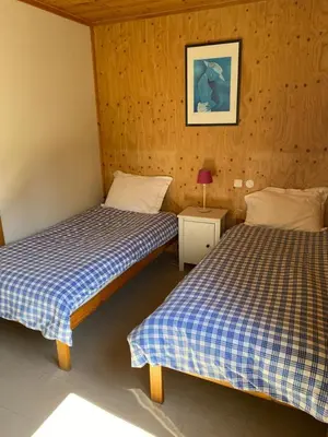 Un ou plusieurs lits dans un hébergement de l'établissement Beautiful lake view 3 bedroom chalet.