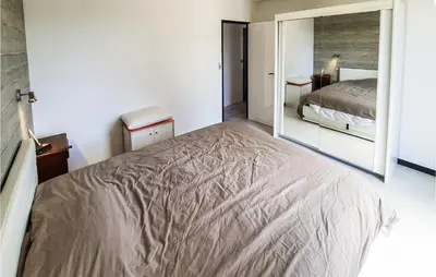 Un ou plusieurs lits dans un hébergement de l'établissement 2 Bedroom Stunning Home In Bacilly
