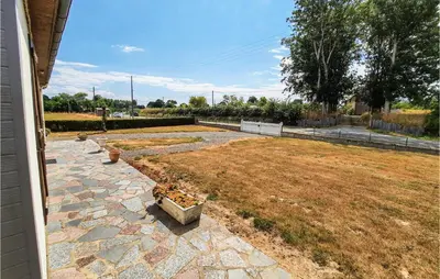 Jardin de l'établissement 2 Bedroom Stunning Home In Bacilly