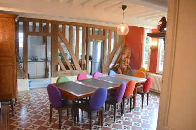 Coin salon dans l'établissement Manoir Normand au cœur d’un Domaine Equestre