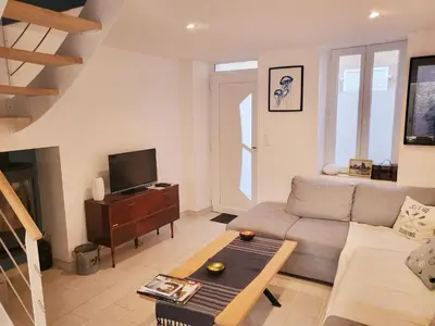 Télévision ou salle de divertissement dans l'établissement L'Héméra: Maison au coeur de Barfleur