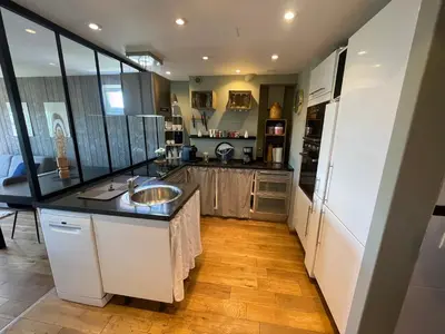 Cuisine ou kitchenette dans l'établissement Mizar, Joli appt rénové avec parking et balcon