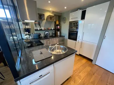 Cuisine ou kitchenette dans l'établissement Mizar, Joli appt rénové avec parking et balcon