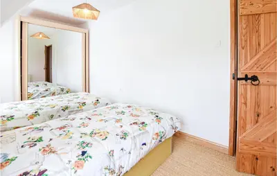 Un ou plusieurs lits dans un hébergement de l'établissement Lovely Home In Vire Normandie With Wifi
