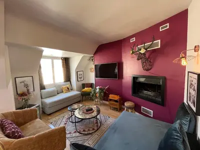 Télévision ou salle de divertissement dans l'établissement Gallina, Duplex en centre ville sur le port de Caen