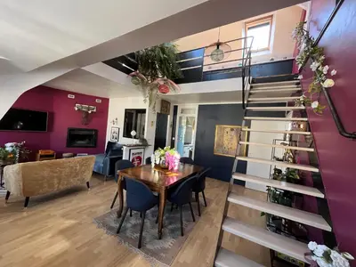 Coin salon dans l'établissement Gallina, Duplex en centre ville sur le port de Caen