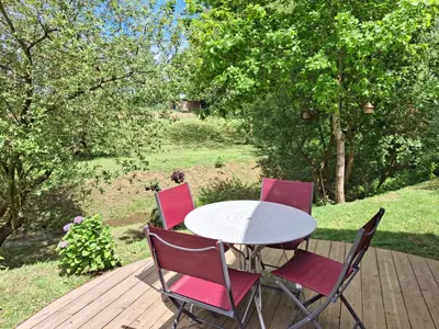 Jardin de l'établissement L'authentique Tonneau à Cidre d'Emma