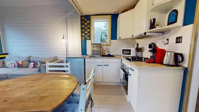 Cuisine ou kitchenette dans l'établissement Le chalet Normand