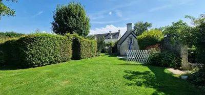 Jardin de l'établissement Gîte 4 personnes avec piscine et bain nordique proche des plages du débarquement