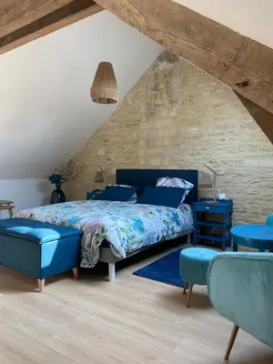Un ou plusieurs lits dans un hébergement de l'établissement Charmante maison du XVIII en pierre rénovée