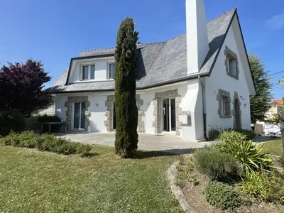 Jardin de l'établissement Maison plain pied 4 chambres, terrasse, jardin, parking, proche plage/commerces, Wi-Fi gratuite - FR-1-361-450