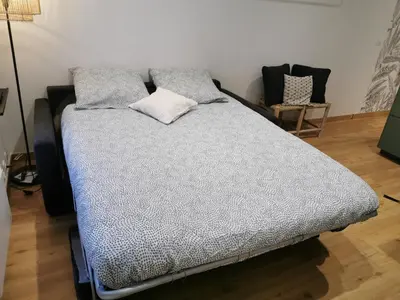 Un ou plusieurs lits dans un hébergement de l'établissement Charmant studio Bayeux centre ville historique