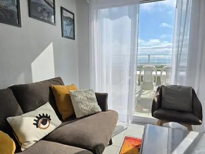 Coin salon dans l'établissement Relais des îles Saint Marcouf