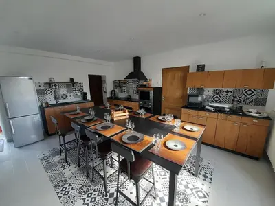 Cuisine ou kitchenette dans l'établissement Rozéliande